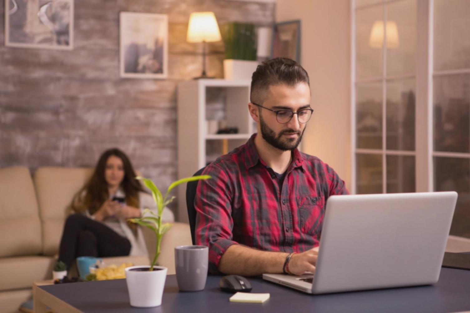 Équipe drelinthesvo travaillant sur des solutions budgétaires innovantes